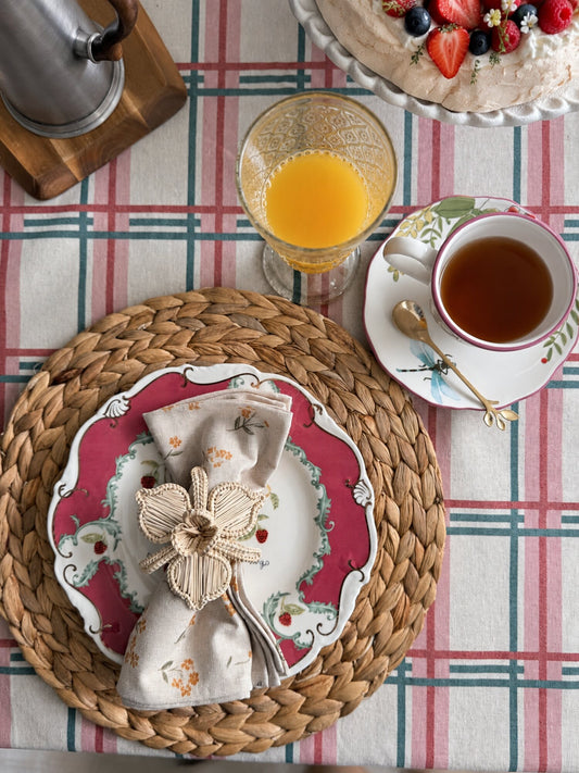 Mantel Berry Check en mesa de desayuno