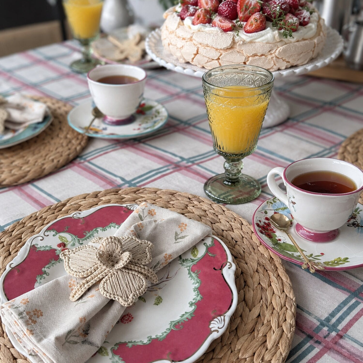 Mantel Berry Check en mesa de desayuno