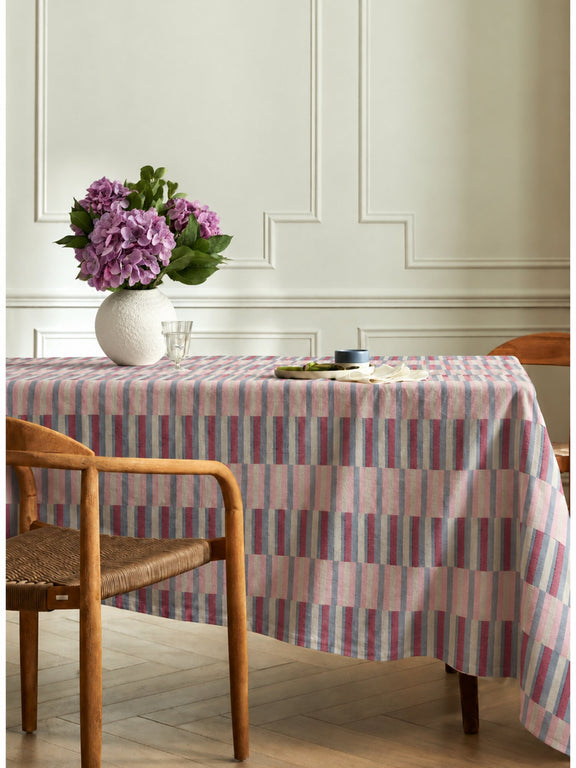 Mantel La Provence en comedor con hortensias